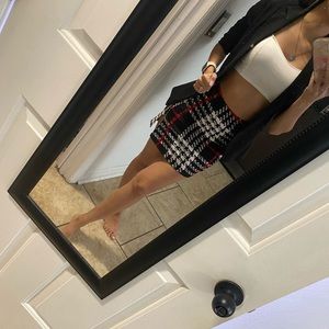 Black, white and red plaid skirt size: XS